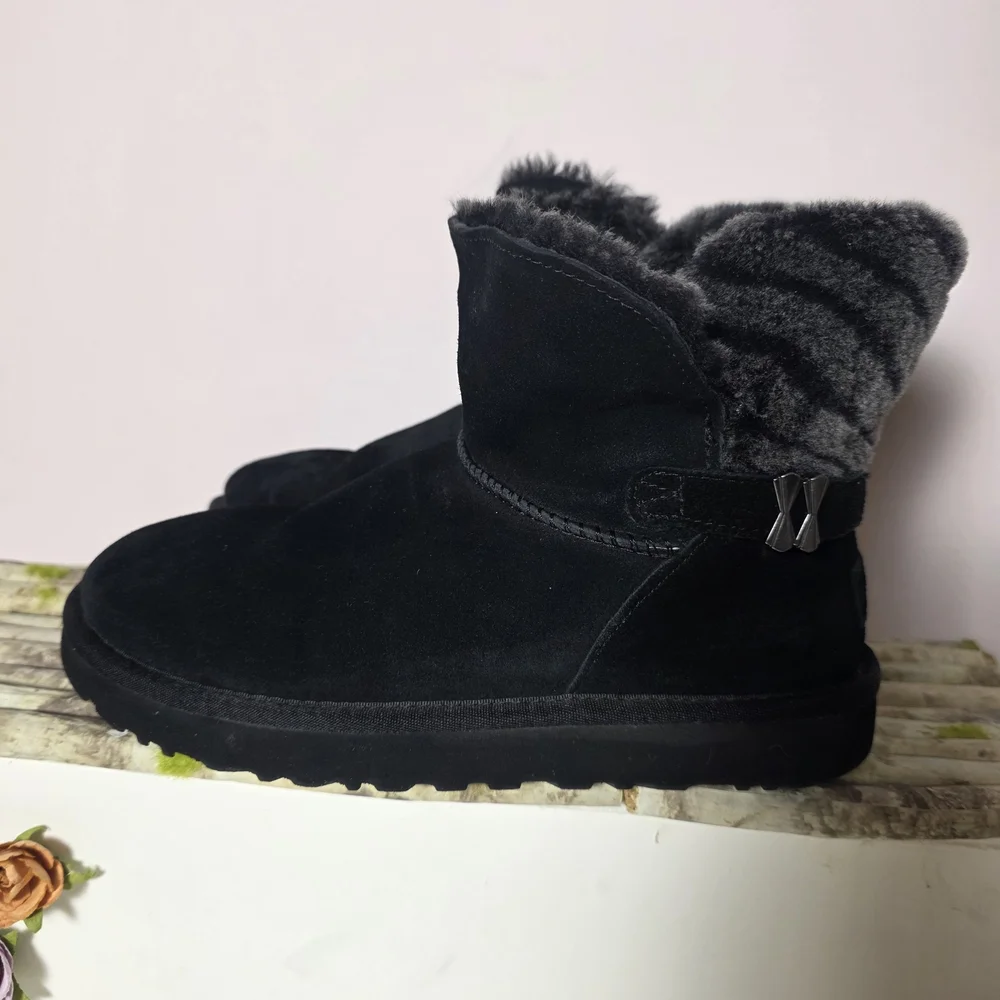 UGG Analia Black Suede Sheepskin Ankle Boots Women’s Size 7 Cozy Fur Lined